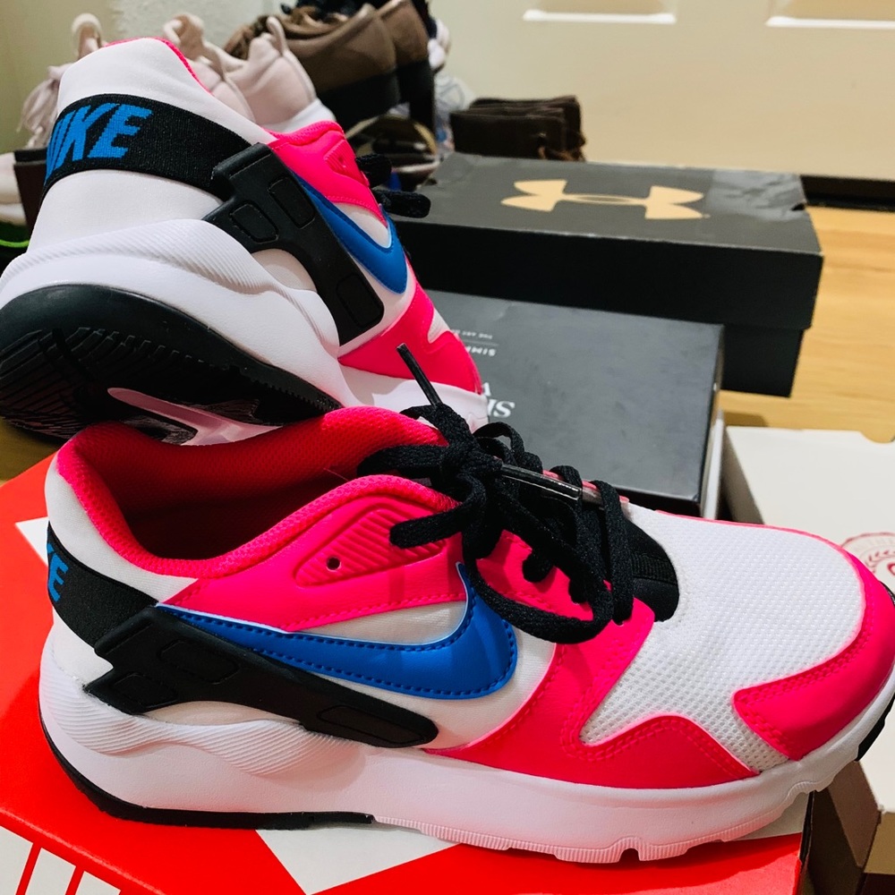 Nike (K)